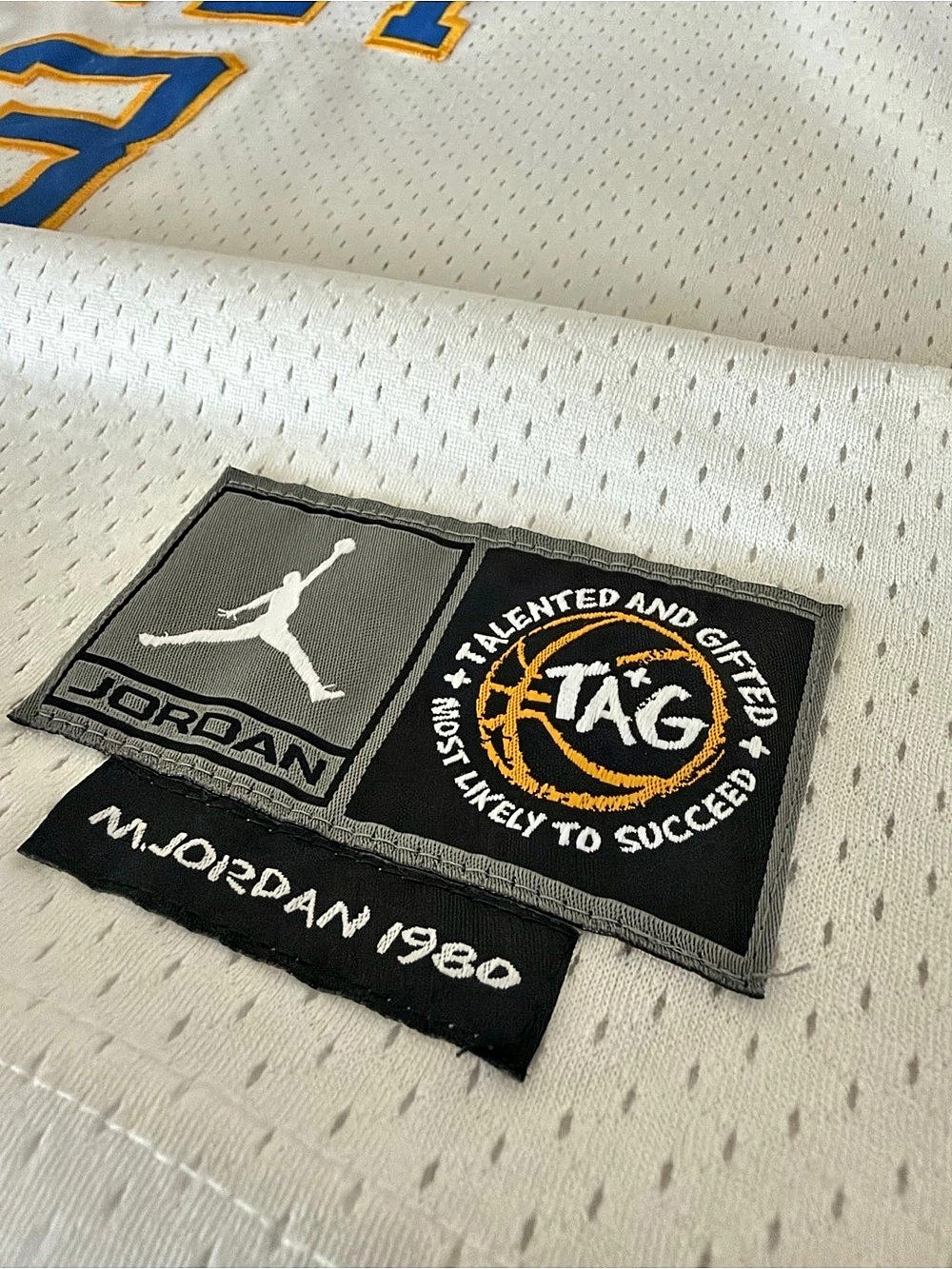 Jordan Laney High School 23 Jordan Swingman jersey White & Blue 3XL - Picture 8 of 8